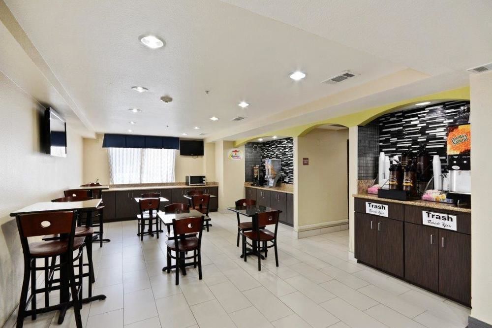 Super 8 By Wyndham Irving/Dfw Apt/North Екстер'єр фото