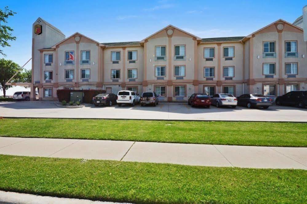 Super 8 By Wyndham Irving/Dfw Apt/North Екстер'єр фото
